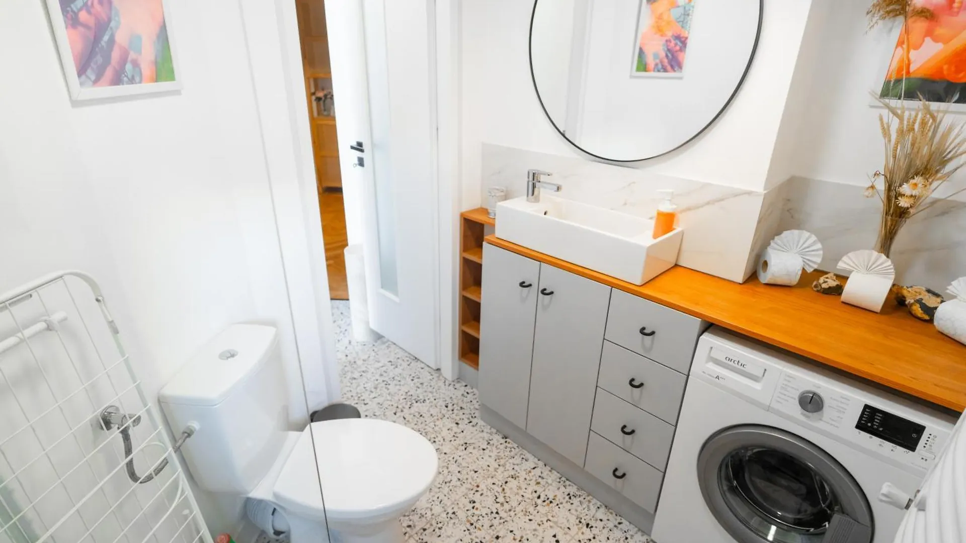 Ultra Central Apartment - Modern & Luxurious Stay In Old Town Bucarest