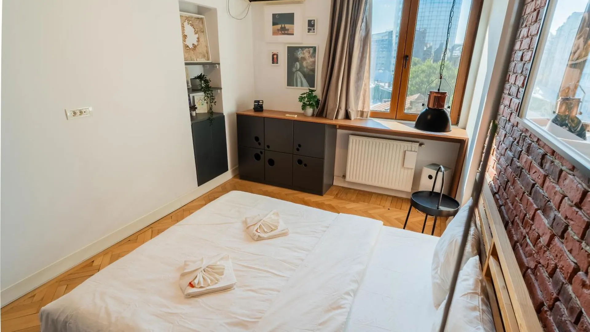 Ultra Central Apartment - Modern & Luxurious Stay In Old Town Bucarest